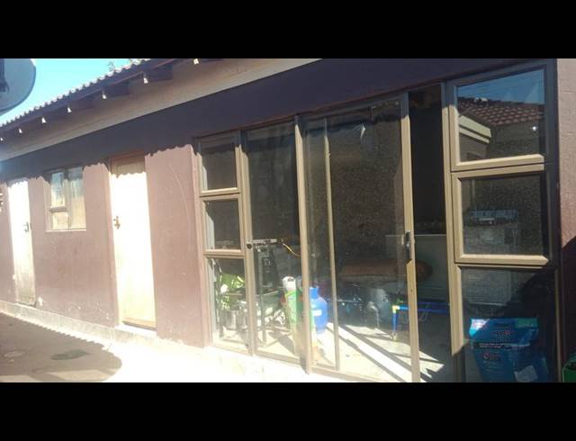 3 BEDROOM HOUSE FOR SALE IN ZONKIZIZWE